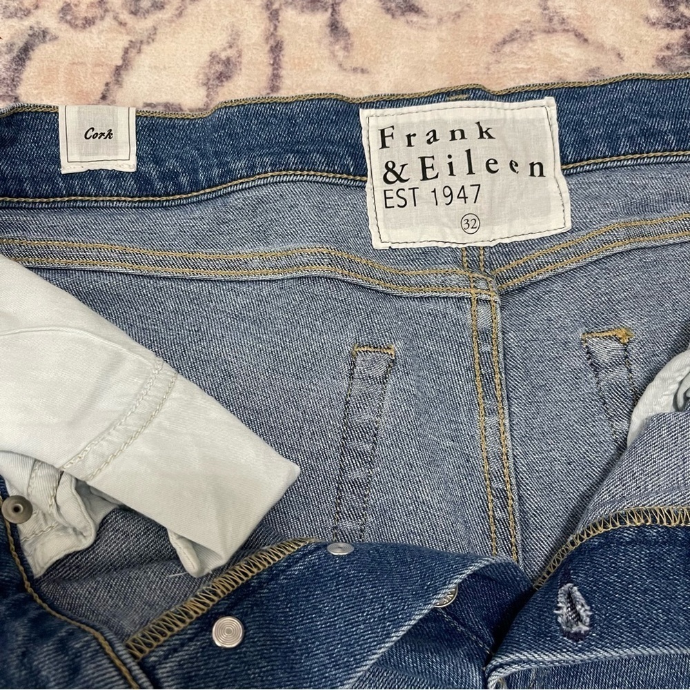 Frank & Eileen CORK Everyday Jean Straight Leg
Denim Size: 32 - Picture 11 of 15